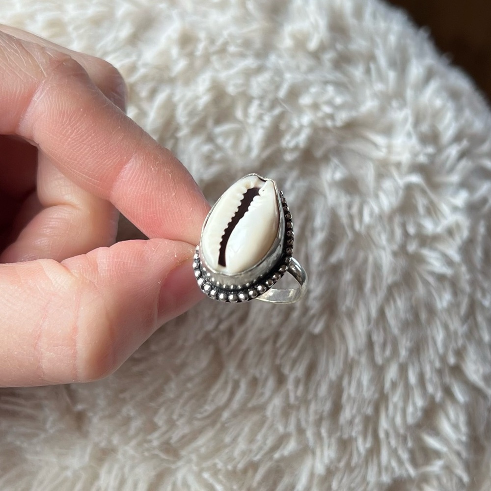 Silver Cowrie Shell Ring - Picture 4 of 8